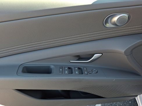 Certified 2025 Hyundai Elantra Sport FWD image 12