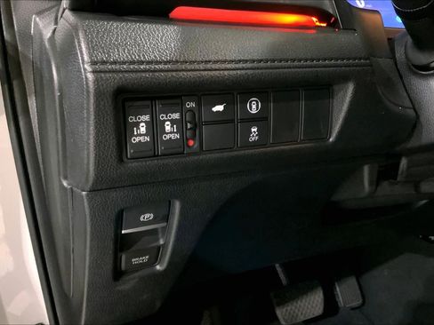 Used 2024 Honda Odyssey Sport image 35