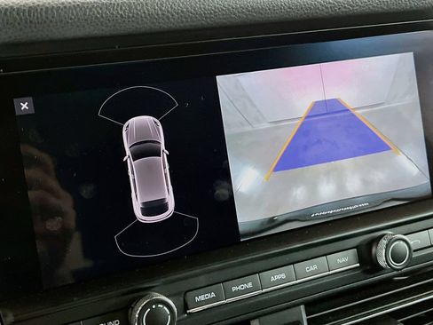 Certified 2020 Porsche Macan AWD/4WD image 17