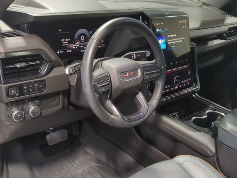 Used 2025 GMC Yukon AT4 w/ AT4 Premium Package AWD/4WD image 12