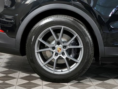 Certified 2024 Porsche Cayenne AWD/4WD image 15