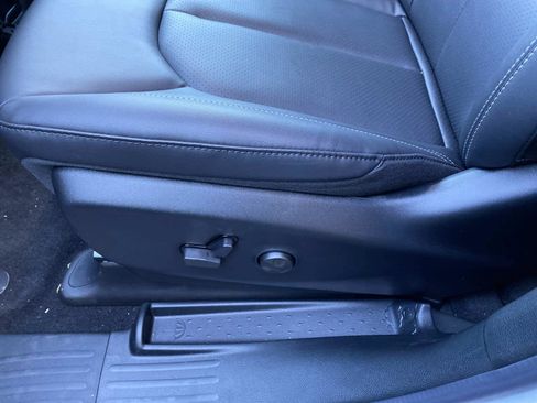 New 2026 Chrysler Pacifica Select image 9