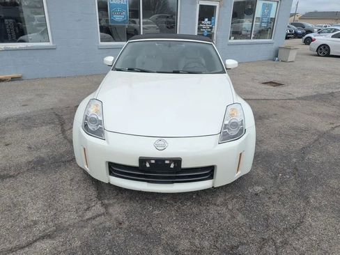 Used 2007 Nissan 350Z Touring RWD image 4
