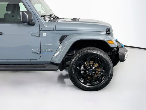 Used 2024 Jeep Wrangler Unlimited Sahara w/ Technology Group AWD/4WD image 45