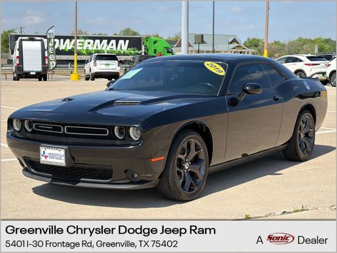Used 2019 Dodge Challenger SXT w/ Plus Package image 1