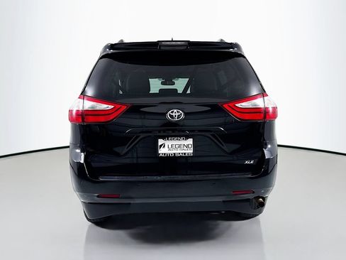 Used 2018 Toyota Sienna Limited FWD image 6
