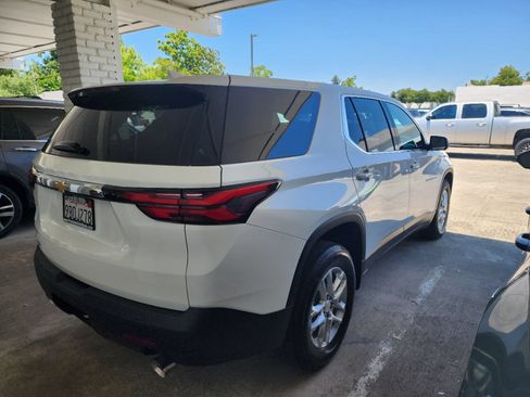 Used 2022 Chevrolet Traverse LS FWD image 4