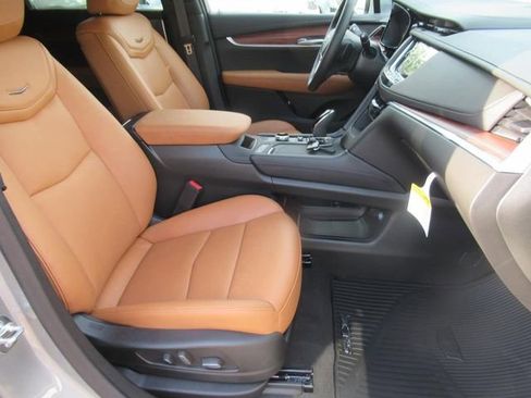 New 2025 Cadillac XT5 Premium Luxury w/ Technology Package image 9