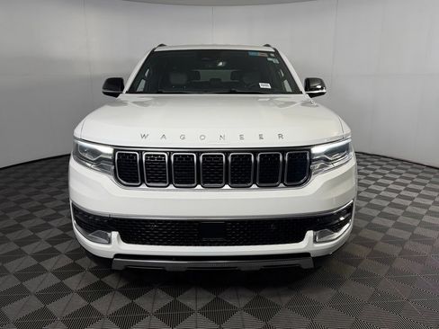 Used 2023 Jeep Wagoneer L Series III w/ Preferred Equipment Group AWD/4WD image 3