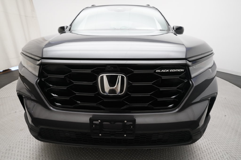 Certified 2025 Honda Pilot Black Edition image 23