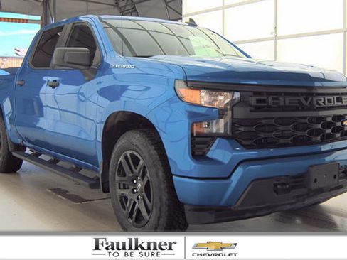 Used 2024 Chevrolet Silverado 1500 Custom AWD/4WD image 1