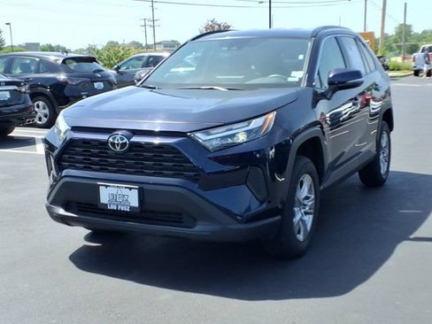 Used 2025 Toyota RAV4 XLE AWD/4WD image 2