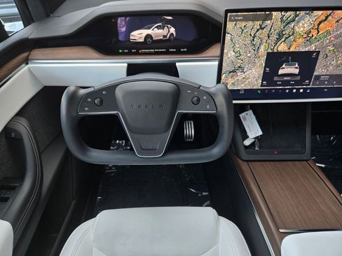 Used 2023 Tesla Model X image 15