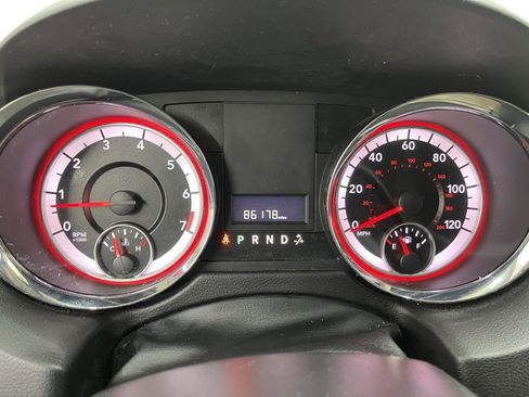 Used 2019 Dodge Grand Caravan SE w/ UConnect Hands-Free Group image 23