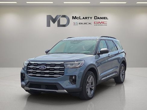 Used 2025 Ford Explorer Active w/ Active Comfort Package AWD/4WD image 3