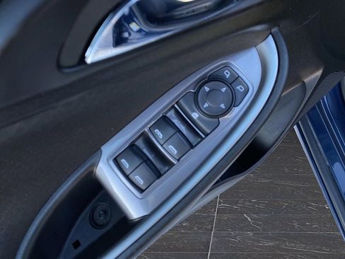 Used 2022 Chevrolet Malibu LT image 32