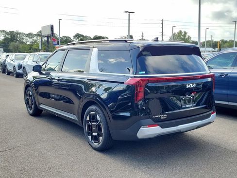 New 2026 Kia Carnival EX FWD image 4