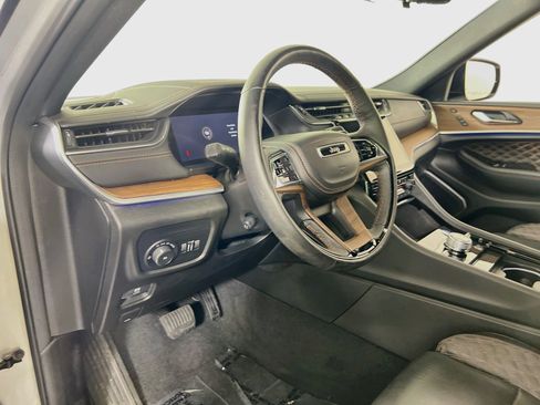 Used 2022 Jeep Grand Cherokee Summit w/ Adv Protech Group IV AWD/4WD image 9