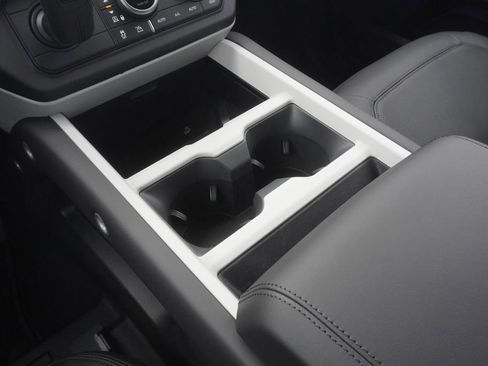New 2026 Land Rover Defender 130 X-Dynamic SE image 14