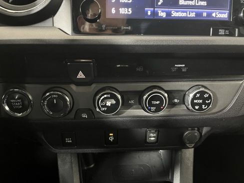 Used 2017 Toyota Tacoma TRD Sport w/ Tow Package (A/T) image 17