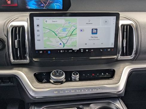 Used 2025 Ford Expedition Platinum w/ Driver's Package AWD/4WD image 18