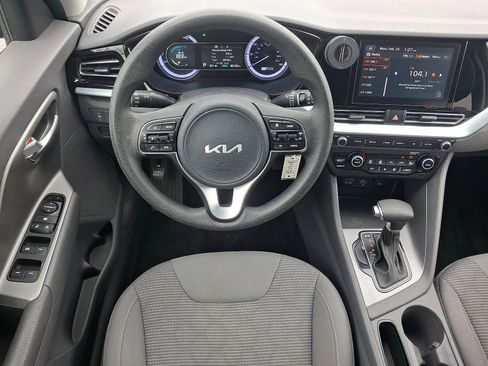 Used 2022 Kia Niro LX image 11