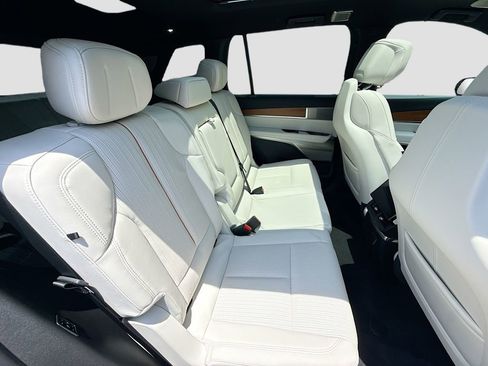 New 2026 Cadillac Vistiq Luxury image 29