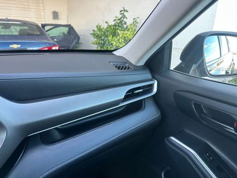 Used 2025 Toyota Highlander LE image 36