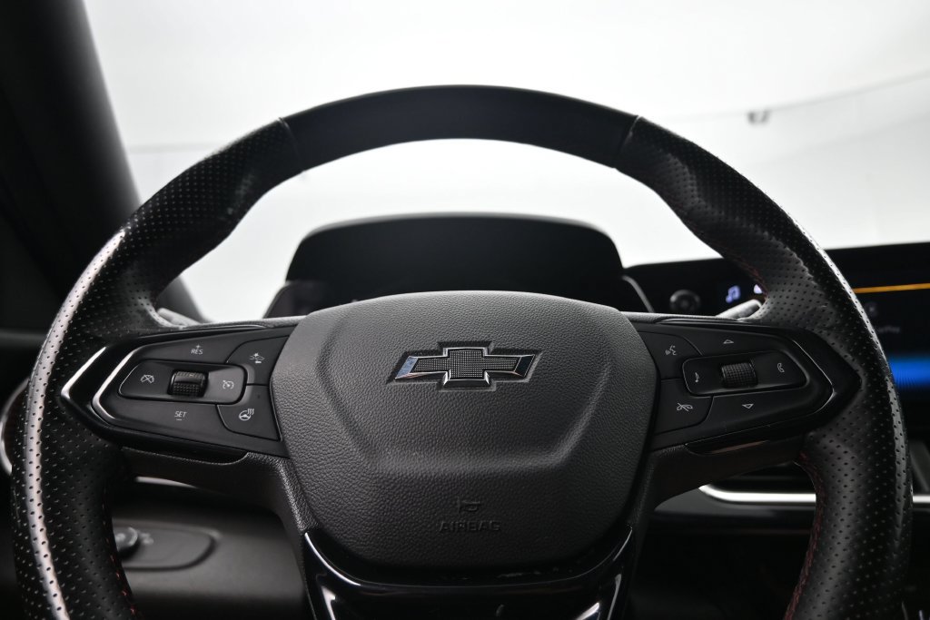 Used 2025 Chevrolet Trax RS w/ Sunroof Package FWD image 13