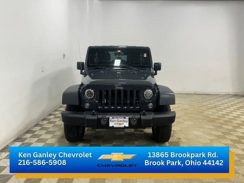Used 2018 Jeep Wrangler Unlimited Sport S AWD/4WD image 2