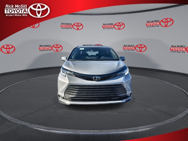 New 2026 Toyota Sienna XLE Woodland Edition AWD/4WD image 3