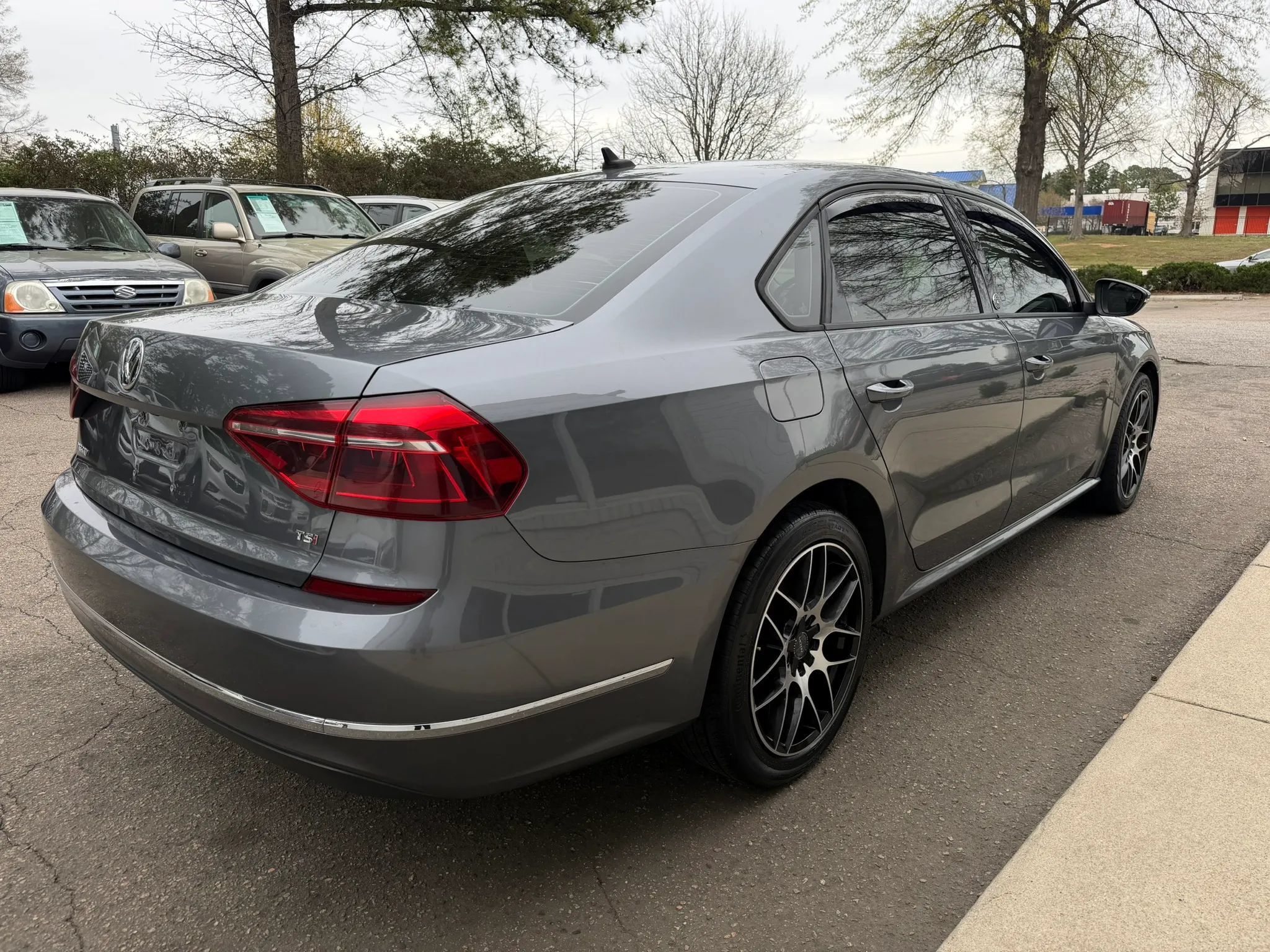 Used 2019 Volkswagen Passat 2.0T Wolfsburg FWD image 5