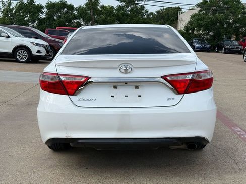 Used 2017 Toyota Camry SE FWD image 3