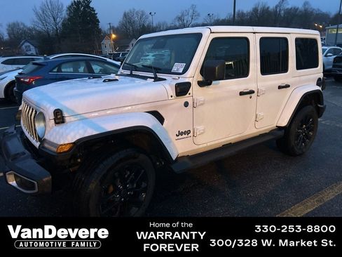 Used 2025 Jeep Wrangler Unlimited Sahara image 1