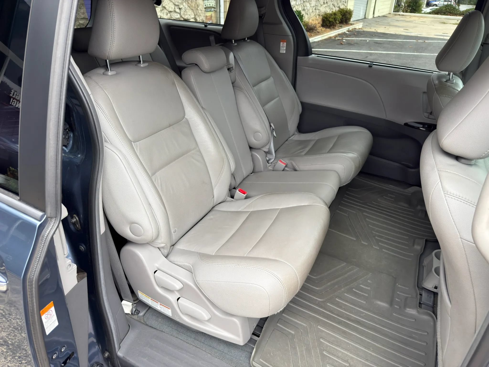 Used 2017 Toyota Sienna XLE Premium FWD image 37