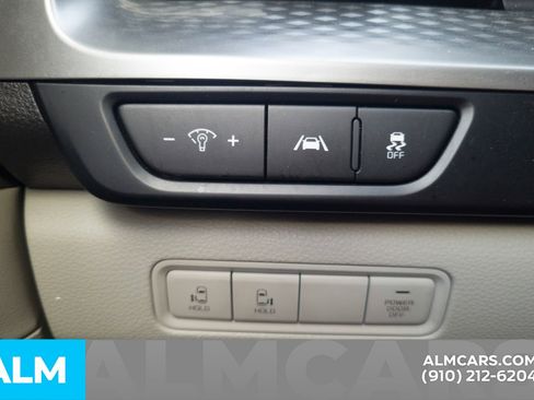 Used 2024 Kia Carnival LX image 12