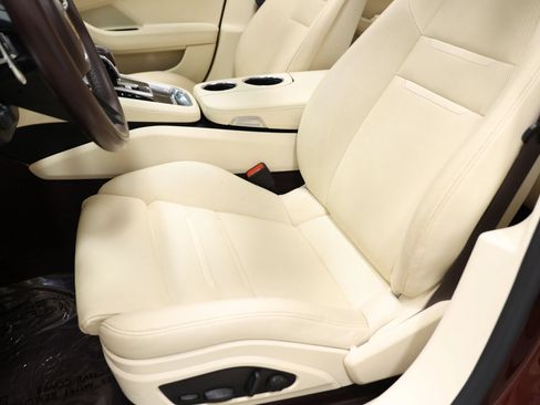 Used 2022 Porsche Panamera image 20