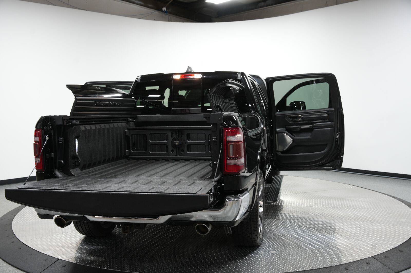 Used 2019 RAM 1500 Limited AWD/4WD image 17