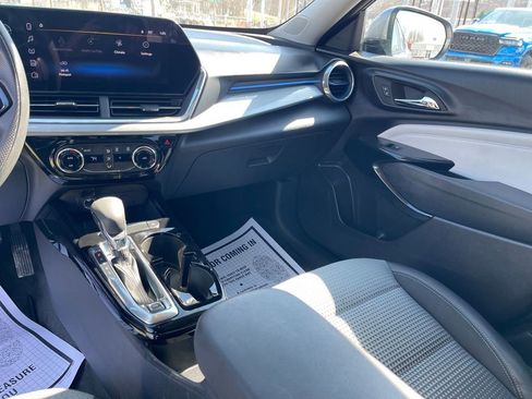 Used 2024 Chevrolet Trax LT image 19