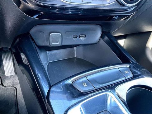 Used 2025 Chevrolet Trax LT w/ LT Convenience Package image 25