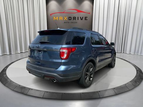 Used 2018 Ford Explorer XLT w/ Equipment Group 202A FWD image 5