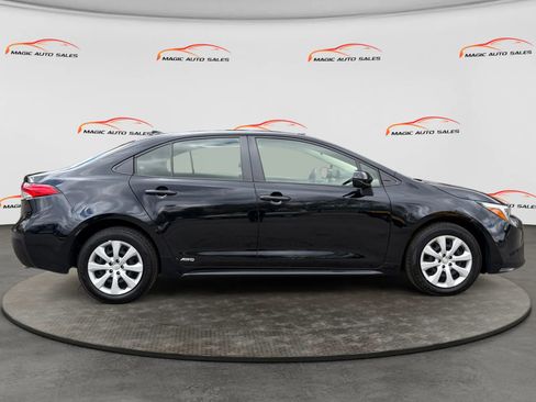 Used 2023 Toyota Corolla LE AWD/4WD image 4