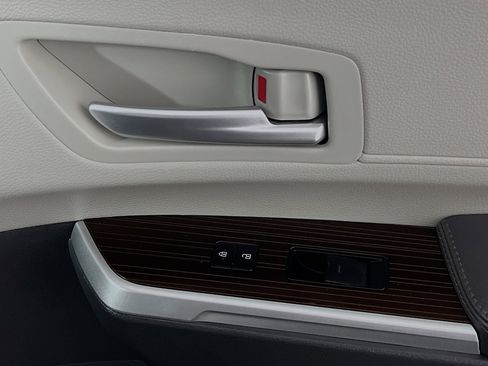 Used 2024 Toyota Sienna XLE image 32