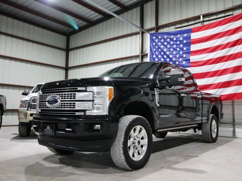 Used 2017 Ford F250 Platinum w/ Platinum Ultimate Package image 3