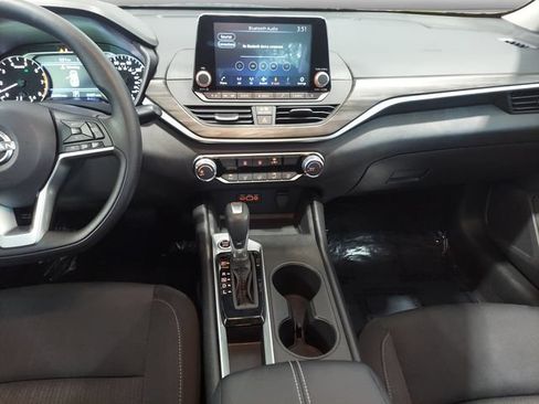 Used 2025 Nissan Altima 2.5 SV FWD image 15