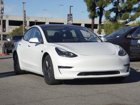Used 2022 Tesla Model 3 image 2
