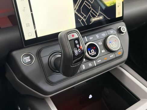 New 2026 Land Rover Defender 90 V8 AWD/4WD image 18