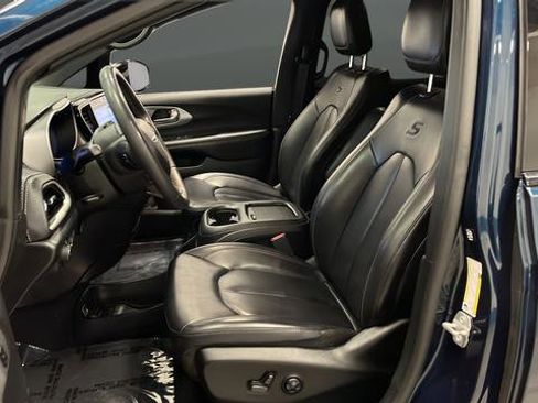 Used 2024 Chrysler Pacifica Select image 9