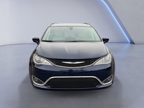 Used 2017 Chrysler Pacifica Touring-L image 8