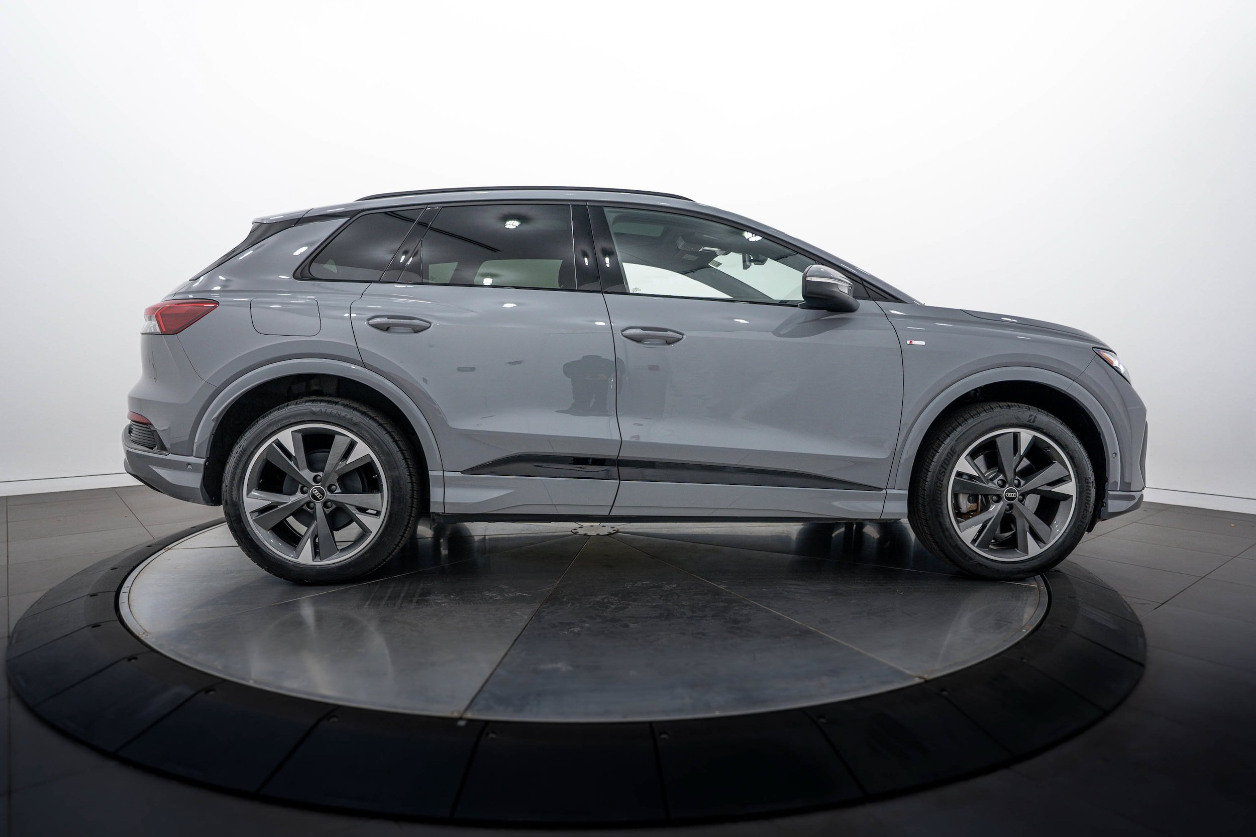 Certified 2024 Audi Q4 e-tron Premium Plus AWD/4WD image 3